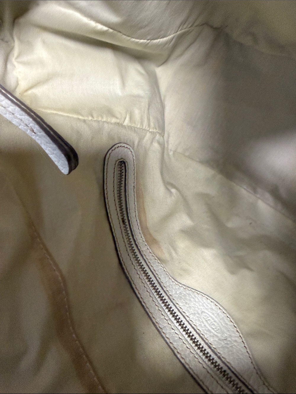 TOD’S White Pebbled Leather Shoulder Bag - Picture 13 of 13